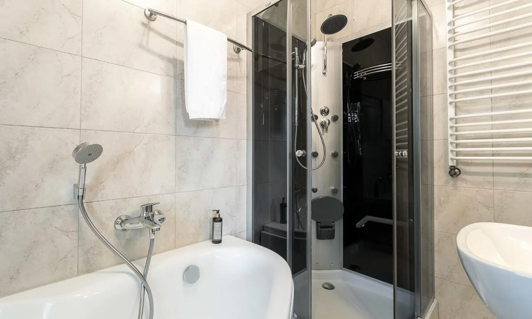 Large Apartment In Centre Of Zakopane By Rent Like Home 0*,
