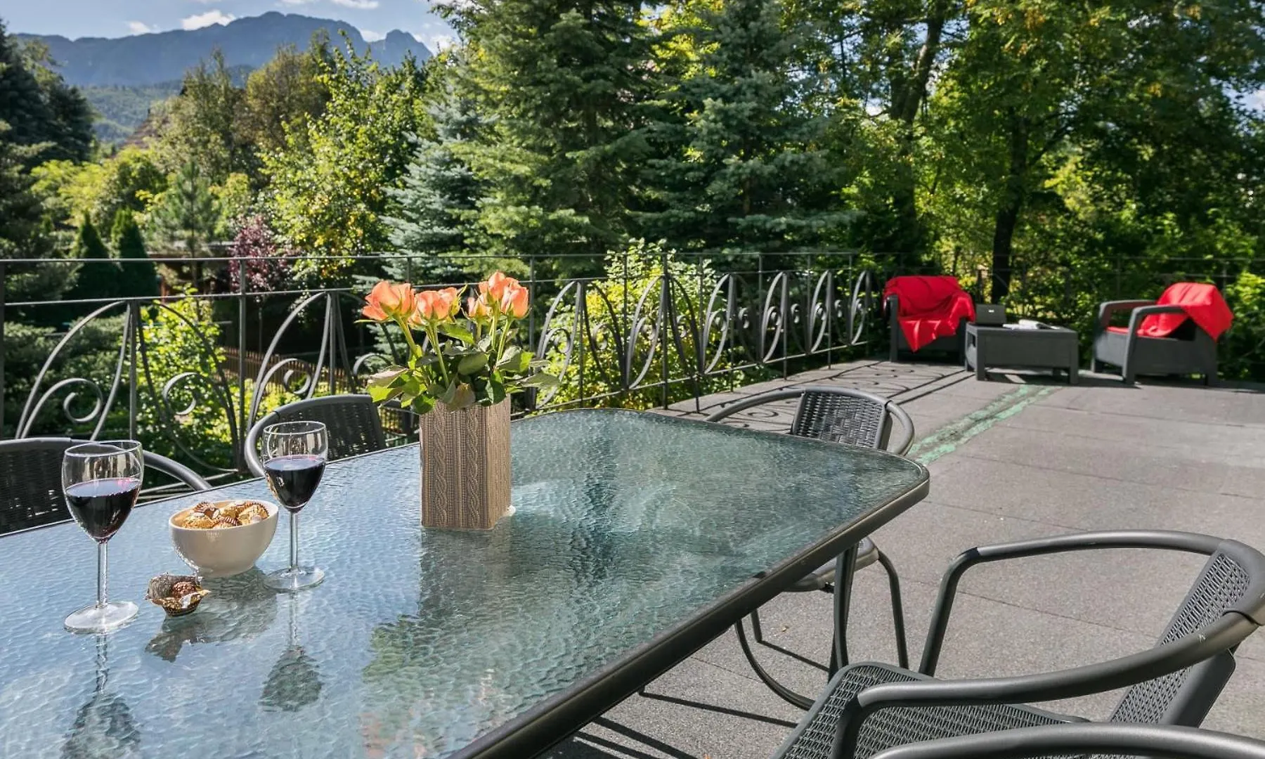 Large Apartment In Centre Of Zakopane By Rent Like Home